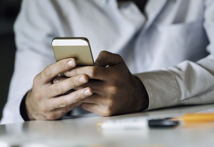 La Médiatrice de l'UE exige la conservation des SMS échangés entre dirigeants et commissaires