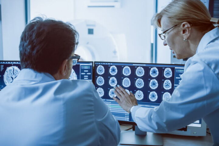 La stimulation cérébrale profonde : une avancée en psychiatrie et neurologie pour traiter diverses pathologies