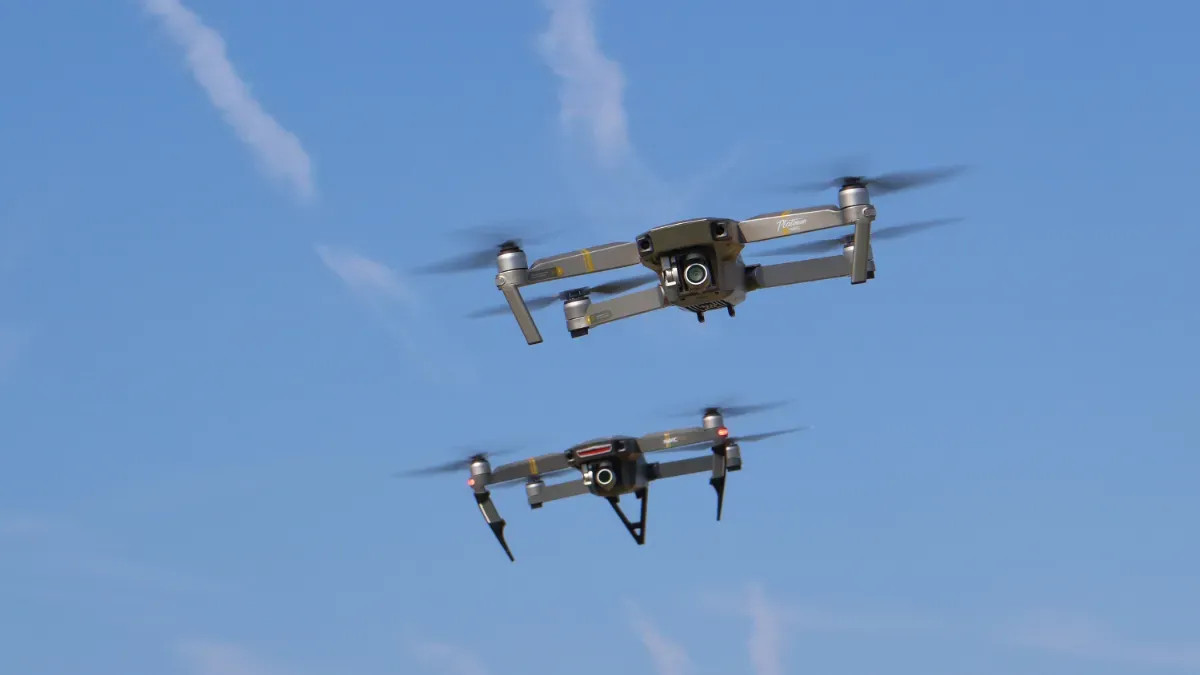 L'armée de Terre adopte 5.000 microdrones d'Harmattan AI malgré l'inexpérience de nombreux soldats en pilotage.