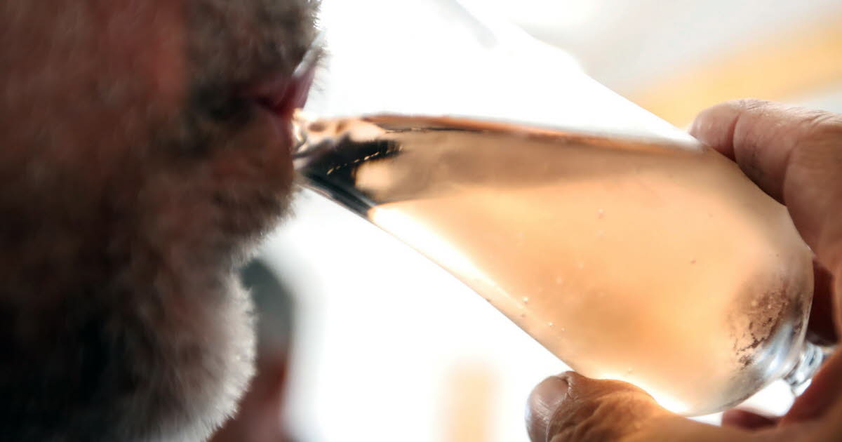 Le binge drinking, même rare, accroît le risque d'alcoolisme chez les jeunes adultes
