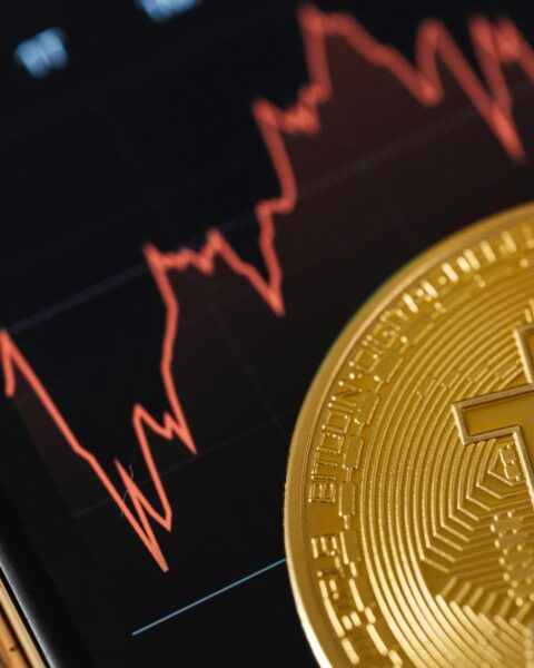 Le bitcoin chute sous les 70.000 dollars après la vente de 32 bitcoins par Strategy