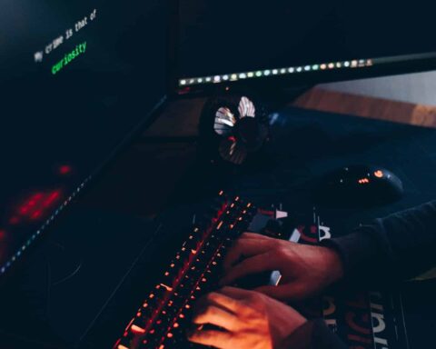 Le démantèlement du réseau Noos+ entraîne le piratage de 930 000 chaînes payantes.