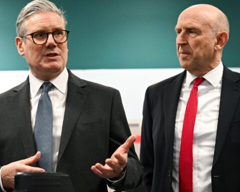 Le ministre britannique de la défense John Healey démissionne en raison d'un conflit sur les dépenses militaires