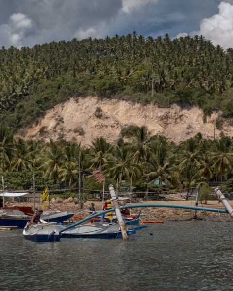 Le séisme meurtrier aux Philippines élève les fonds marins de 2 m et expose des zones côtières