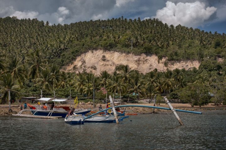 Le séisme meurtrier aux Philippines élève les fonds marins de 2 m et expose des zones côtières
