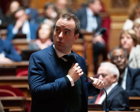 Le Sénat supprime la trajectoire budgétaire des armées, créant une impasse pour Lecornu