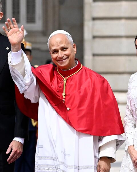Le voyage du pape Léon en Espagne et son hommage au pape François