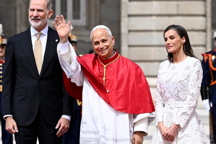 Le voyage du pape Léon en Espagne et son hommage au pape François