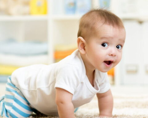 Les bébés naissent avec près de 100 os supplémentaires comparés aux adultes, pourquoi ?