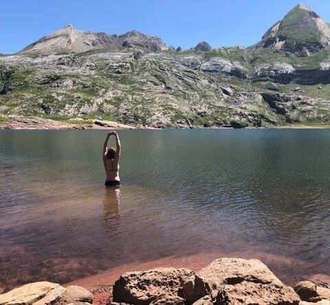 Les dangers de se baigner dans les lacs de montagne en France : préserver l'écosystème fragile