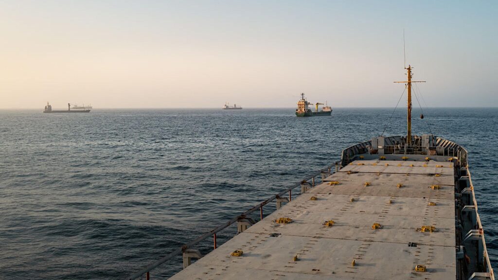 Les États-Unis frappent l'Iran en réponse à une attaque contre un navire dans le détroit d'Ormuz