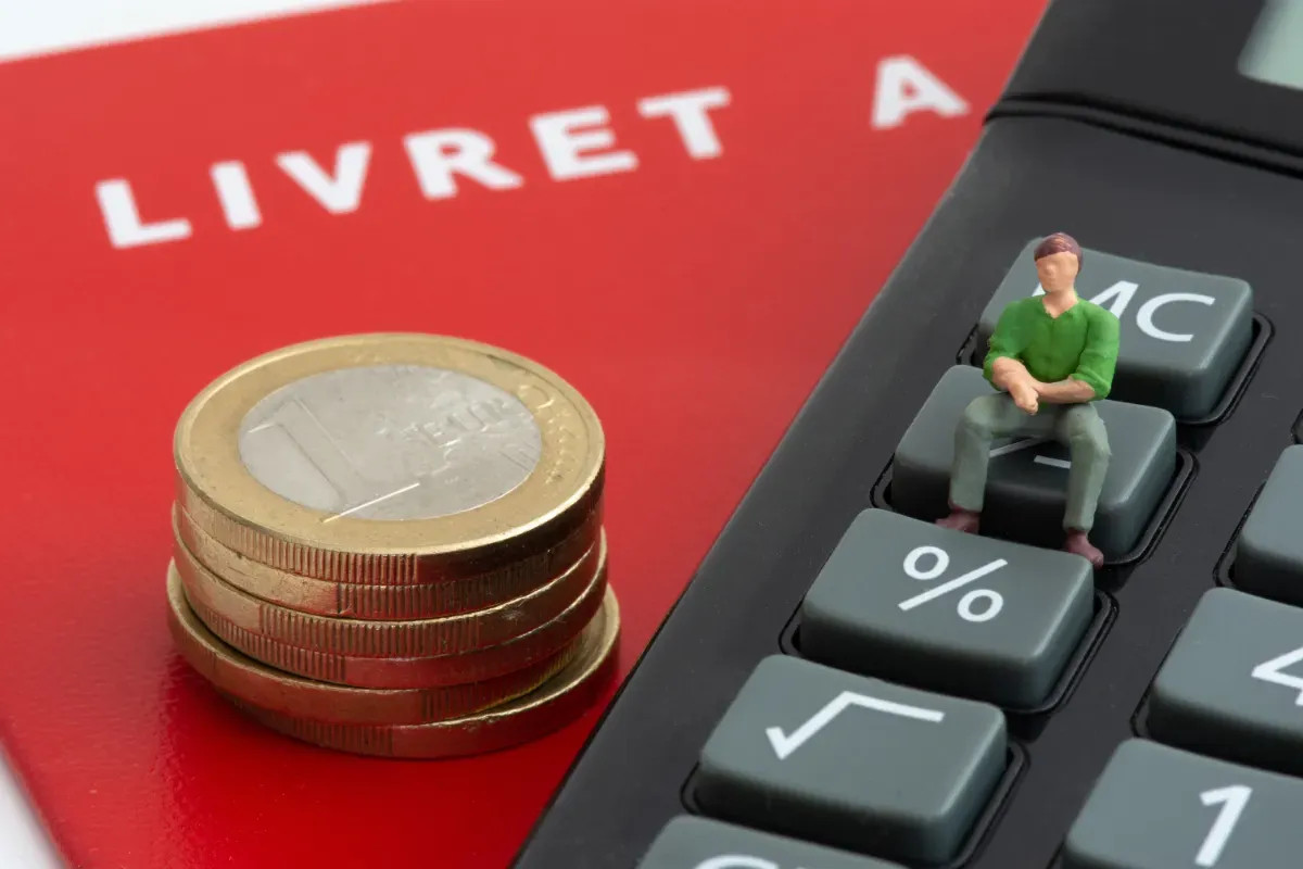 Livret A à 1,9 % dès le 1er août : découvrez ce que cela implique réellement pour votre épargne et pourquoi votre conseiller bancaire ne vous en informera pas.