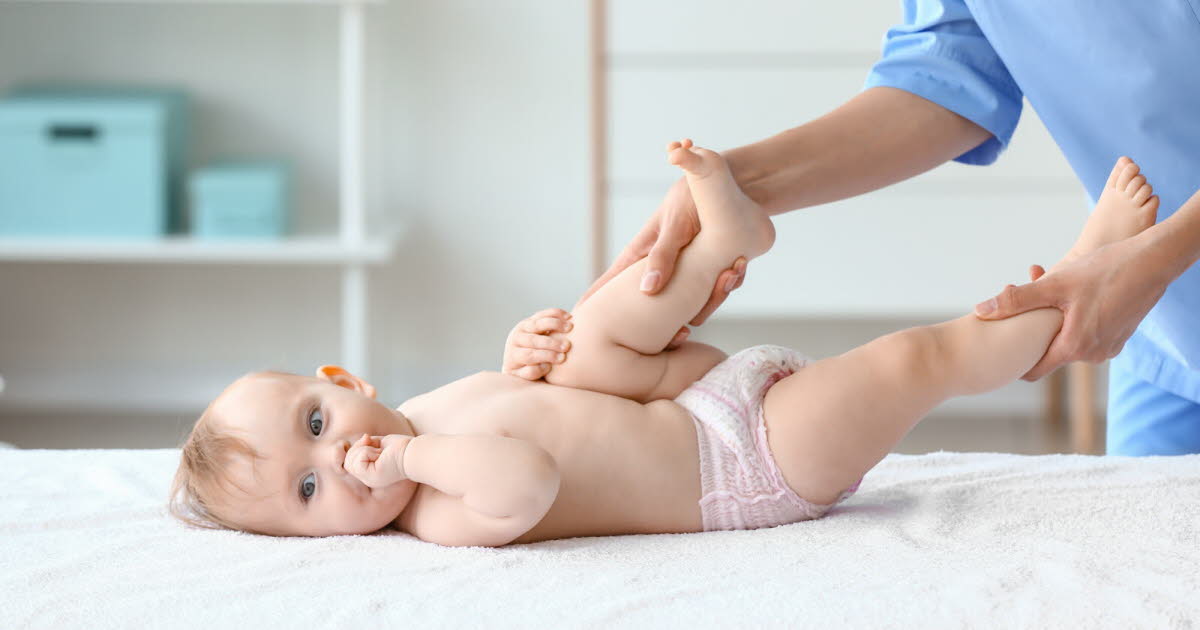 L'ostéopathie pour les nourrissons : une pratique controversée remise en question par les pédiatres
