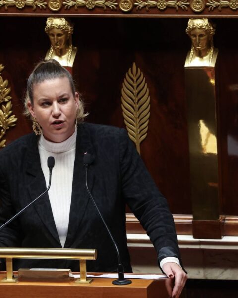 Lyhanna : Mathilde Panot appelle à la démission de Gérald Darmanin suite à la mort de la collégienne
