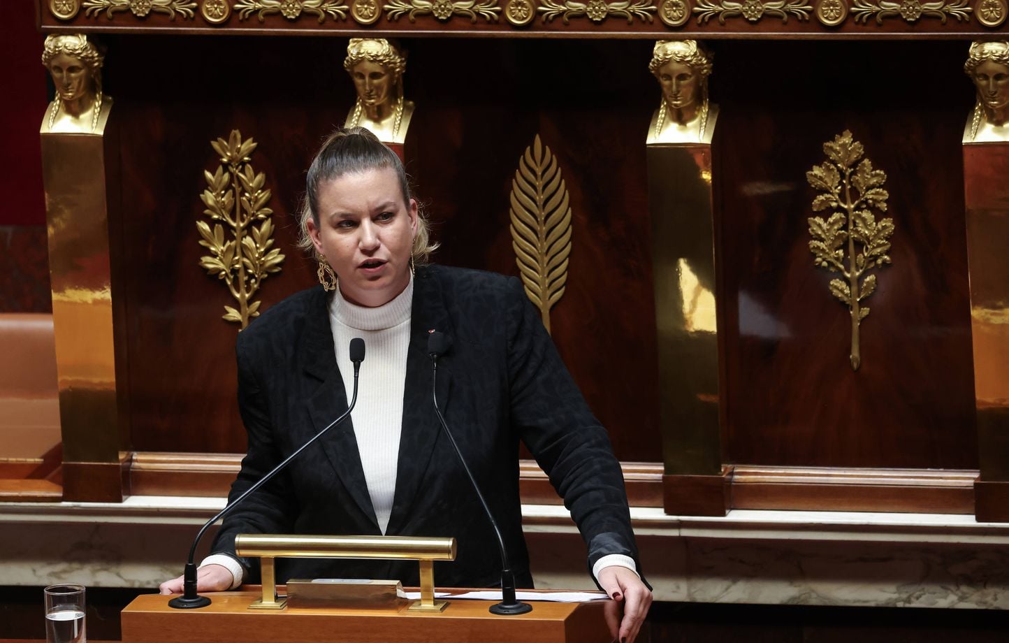 Lyhanna : Mathilde Panot appelle à la démission de Gérald Darmanin suite à la mort de la collégienne