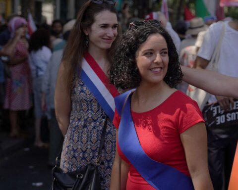 Manon Aubry réagit à une polémique après avoir été filmée sur un voilier