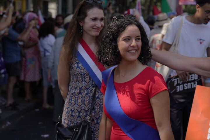 Manon Aubry réagit à une polémique après avoir été filmée sur un voilier