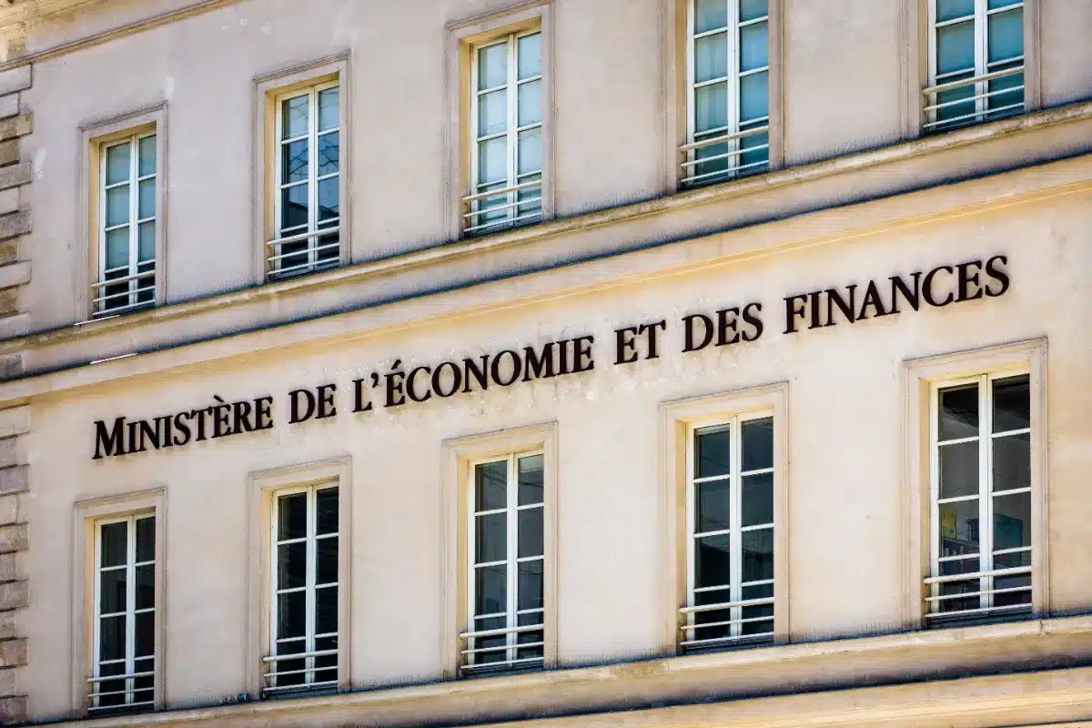 Mauvaise nouvelle pour les contribuables français : la dette augmente de 75,6 milliards en un trimestre et atteint 117 % du PIB.