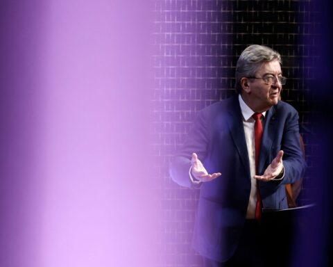 Mélenchon critique Glucksmann pour sa vision "limitée" avant la présidentielle de 2027