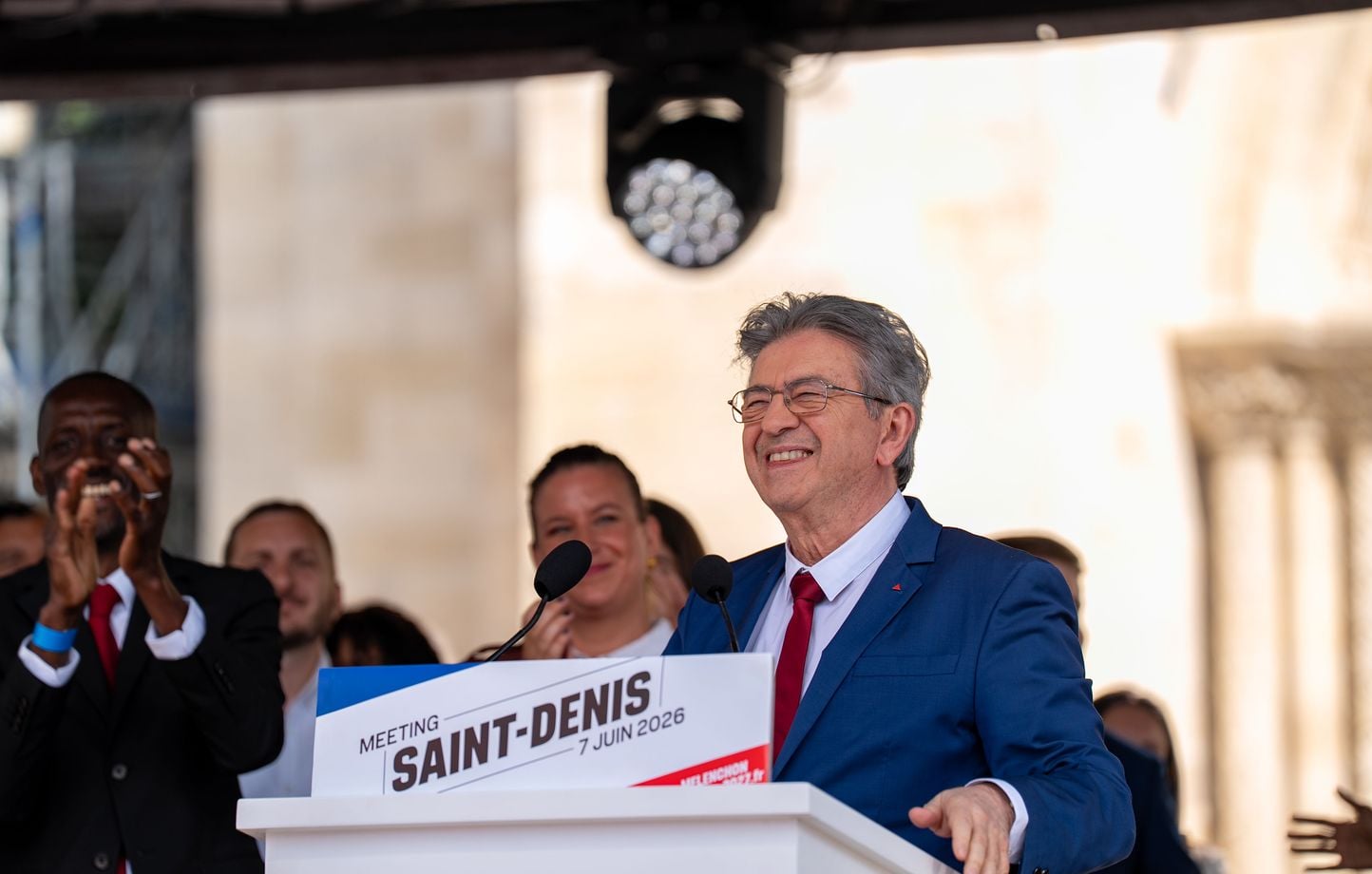 Mélenchon utilise le slogan de l'extrême droite pour renforcer sa position face au RN en 2027