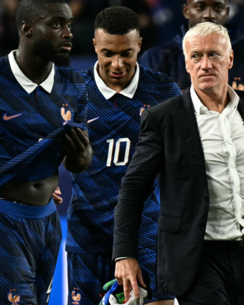 Mondial 2026 : Didier Deschamps revient en France après la perte de sa mère et dénonce la désinformation sexiste lors de la Coupe