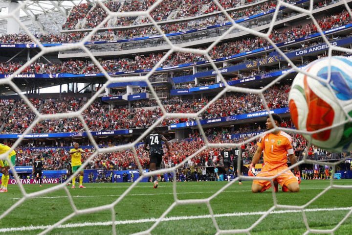Mondial 2026 : Le Canada se qualifie pour les huitièmes de finale après une victoire de justesse contre l'Afrique du Sud.