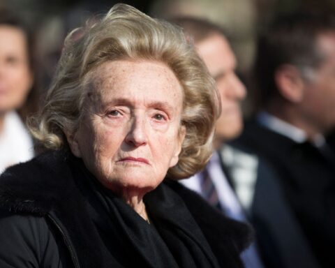 Mort de Bernadette Chirac : Emmanuel Macron rend hommage à une figure marquante de l'histoire française