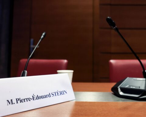 Pierre-Édouard Stérin, milliardaire conservateur, s'exprime devant la commission d'enquête sénatoriale