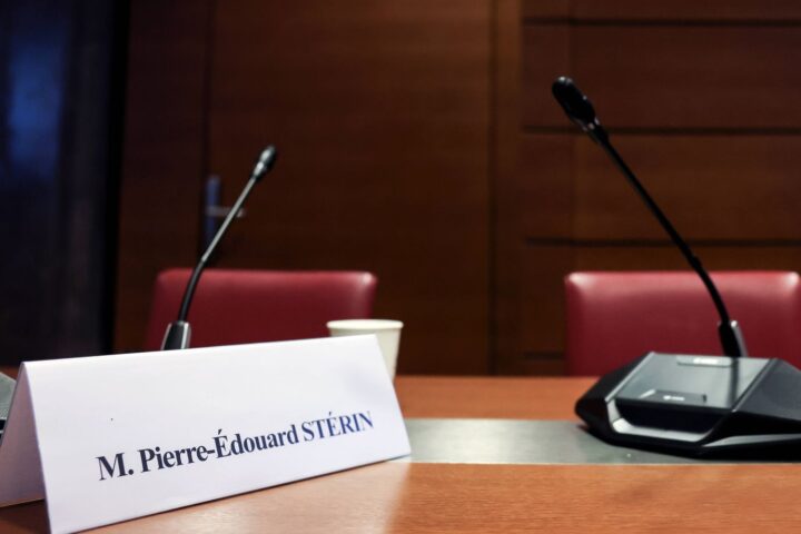 Pierre-Édouard Stérin, milliardaire conservateur, s'exprime devant la commission d'enquête sénatoriale