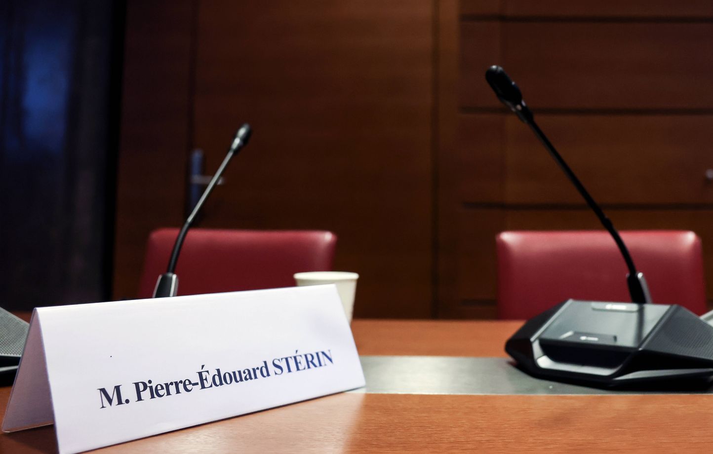 Pierre-Édouard Stérin, milliardaire conservateur, s'exprime devant la commission d'enquête sénatoriale