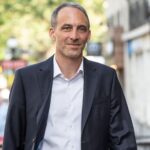 Présidentielle 2027 : les enjeux autour de la candidature de Raphaël Glucksmann se précisent