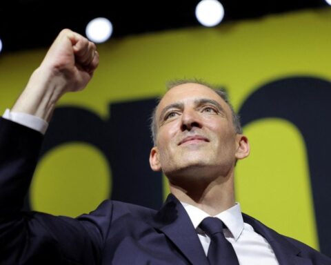 Raphaël Glucksmann dénonce les géants du numérique et appelle à une souveraineté technologique en France