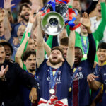 Sacre du PSG : joueur de l'année pour l'UEFA, "Kvaradona" absent au Mondial et au Ballon d'Or. Les Lyonnaises couronnées championnes.