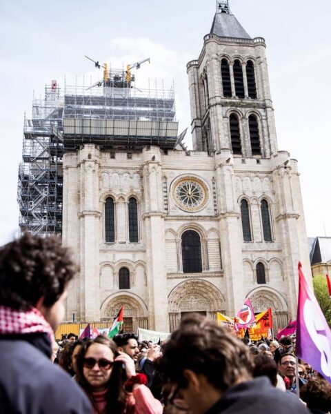 Saint-Denis : la mairie porte plainte après une banderole raciste sur la basilique