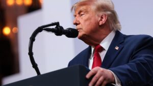 Trump promeut un accord de paix et menace de reprendre les frappes si l'Iran ne respecte pas ses engagements