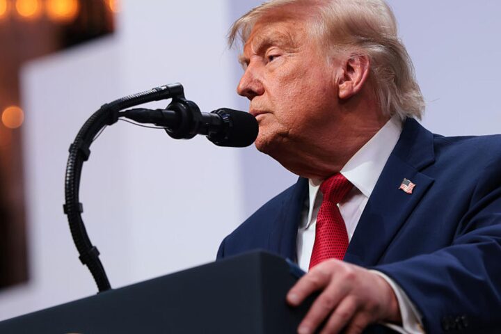 Trump promeut un accord de paix et menace de reprendre les frappes si l'Iran ne respecte pas ses engagements