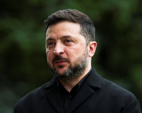 Ukraine : Volodymyr Zelensky met en garde la Biélorussie contre le matériel militaire russe et fixe un ultimatum d'une semaine