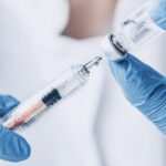 Un vaccin créé par l'IA testé pour la première fois chez l'humain en Grande-Bretagne