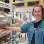 Valérie Balduini prend sa retraite après 44 ans à la pharmacie St Pierre de Lyon 9e