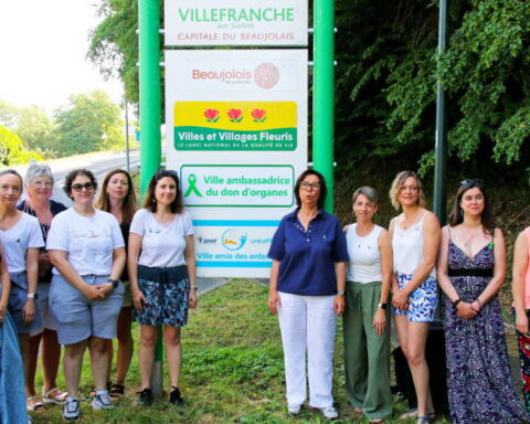 Villefranche-sur-Saône devient "ville ambassadrice du don d'organes" avec un nouveau panneau