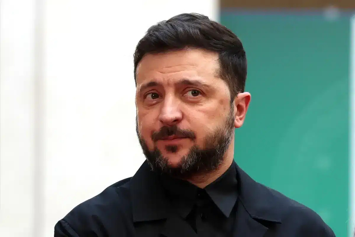 Zelensky restitue sa médaille de l'Aigle Blanc à la Pologne : un geste diplomatique sans précédent entre les deux pays alliés.