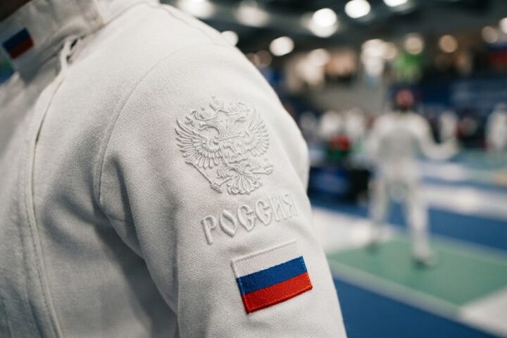 Le CIO et la FIE autorisent le retour des athlètes russes sous drapeau national aux Mondiaux d'escrime 2026