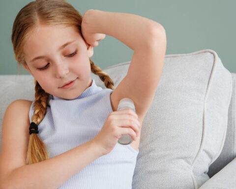 À quel âge est-il recommandé d'utiliser un déodorant ?