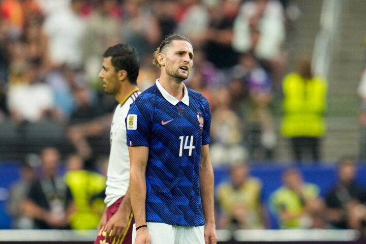 Adrien Rabiot dénonce des comportements inadmissibles de coéquipiers après la défaite de la France contre l'Angleterre