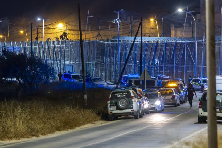 Afflux massif de migrants à Ceuta : les raisons historiques des deux enclaves espagnoles au Maroc