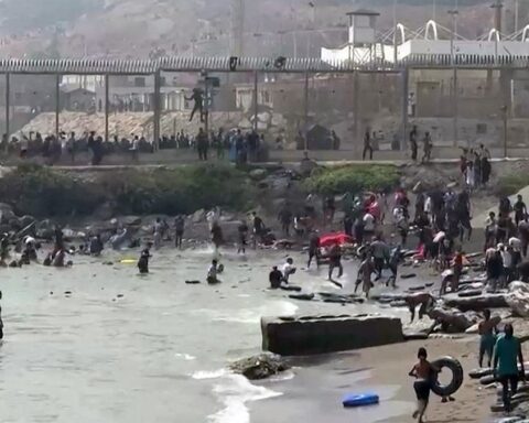 Afflux record de migrants à Ceuta : plus de 60 000 personnes traversent la frontière depuis le Maroc