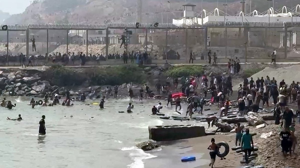 Afflux record de migrants à Ceuta : plus de 60 000 personnes traversent la frontière depuis le Maroc