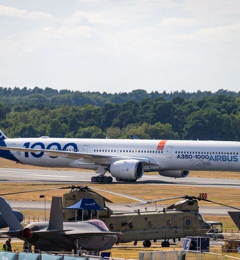 Airbus et Boeing relancent la bataille des commandes au salon aéronautique de Farnborough