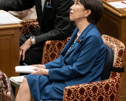 Au Japon, l'emploi du temps de sommeil du Premier ministre suscite un débat sur l'équilibre entre vie professionnelle et vie privée