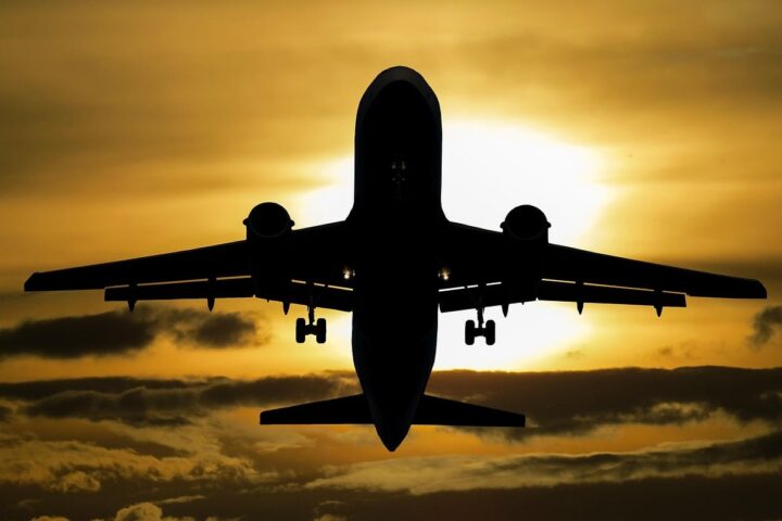 Avions : 153 359 vols en une journée, un record historique analysé